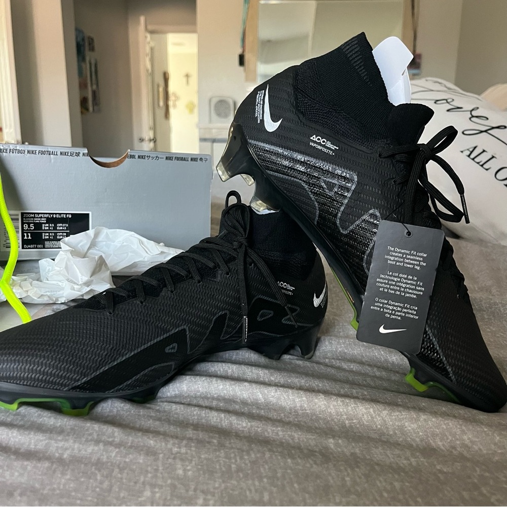 Zoom Superfly 9 Elite FG in Black and Gray w/ Neon Soles